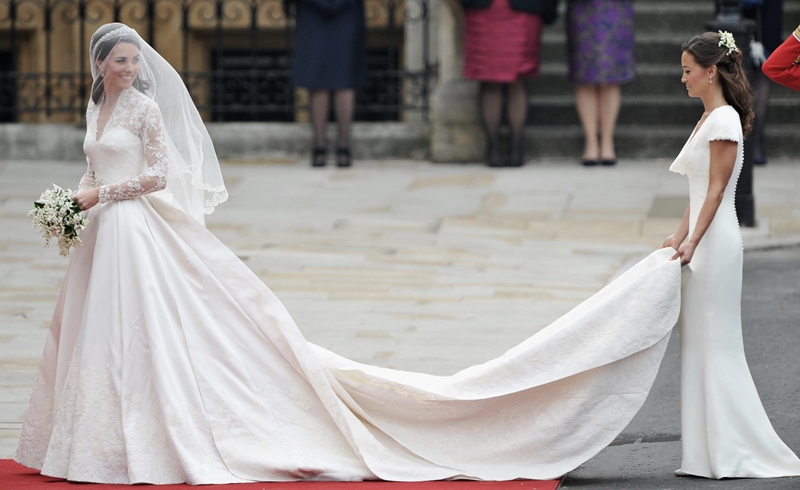 영국 왕세자비 케이트 미들턴, 알렉산더 맥퀸 40만달러2-027.jpg