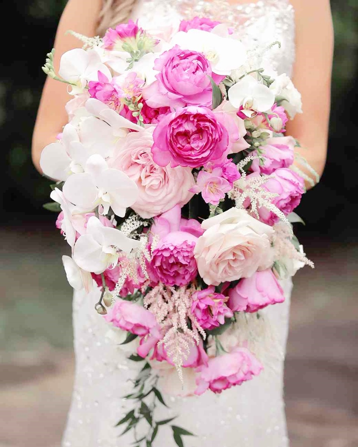 cascading-bouquets-photography-by-gema-0318_vert.jpg