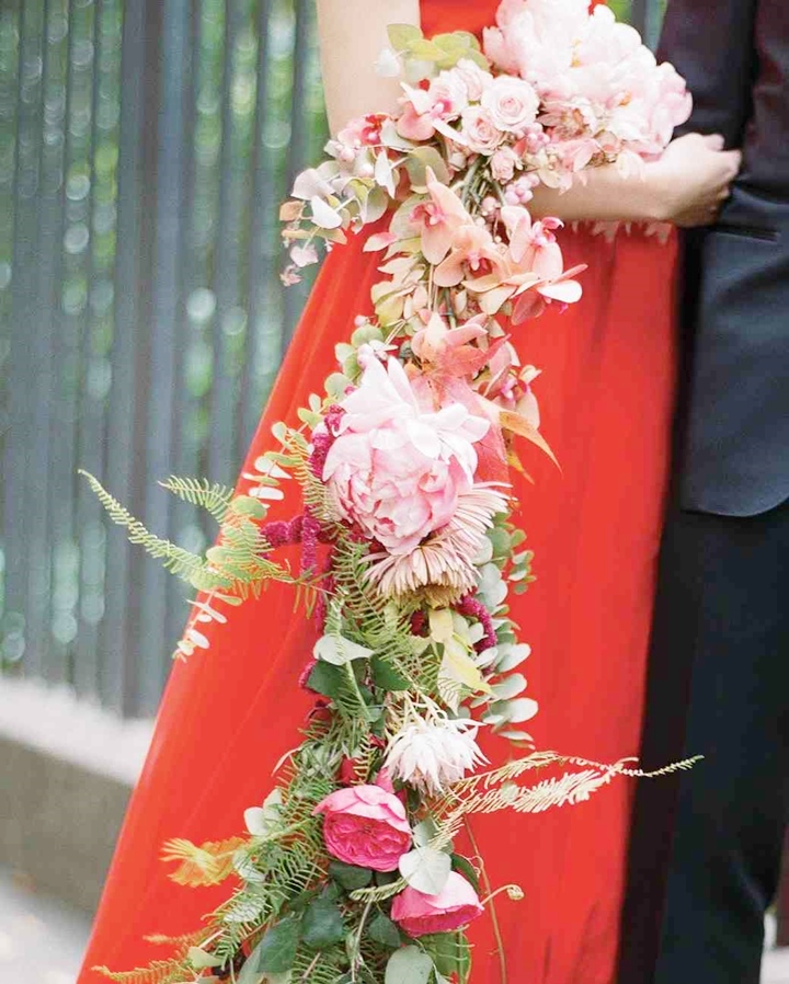 glara-matthew-wedding-cascading-bouquet-0212-s113020_vert_0.jpg