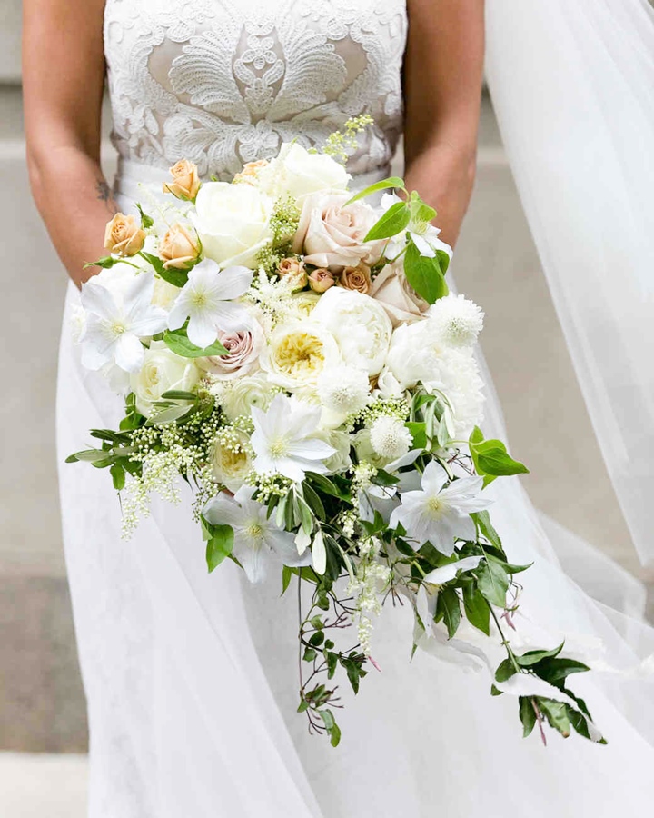 bianca-bryen-wedding-bouquet-159-s112509-0216_vert.jpg