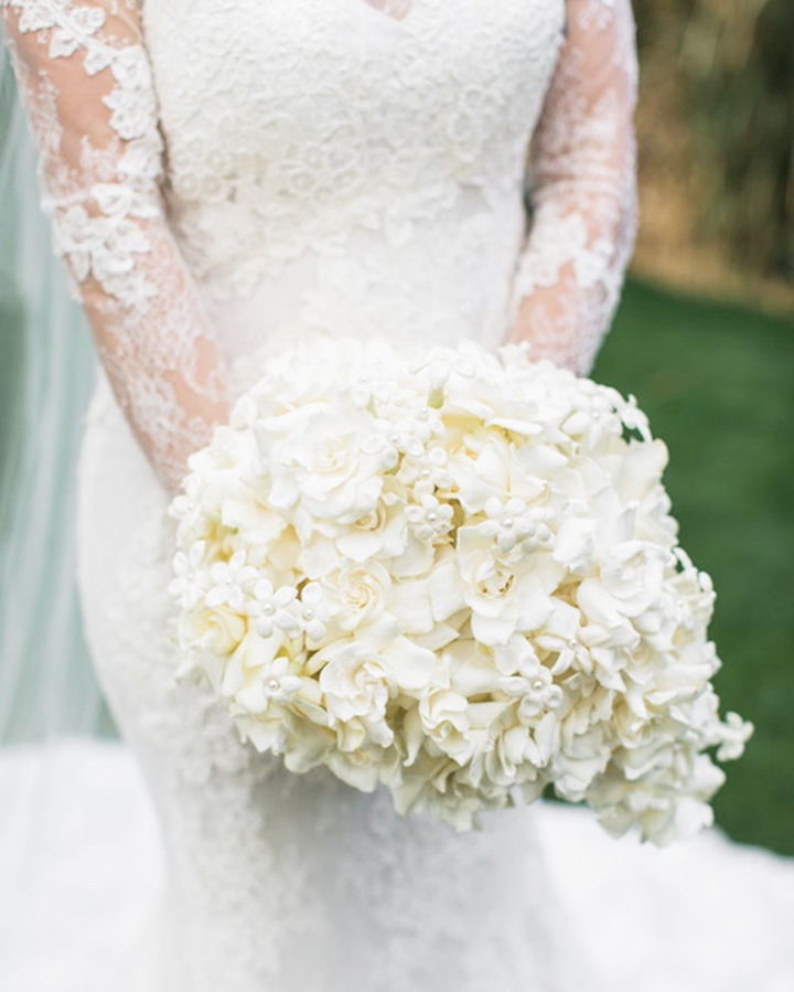 lyndsey-magellan-wedding-white-bouquet-162-6512714-1018_vert.jpg
