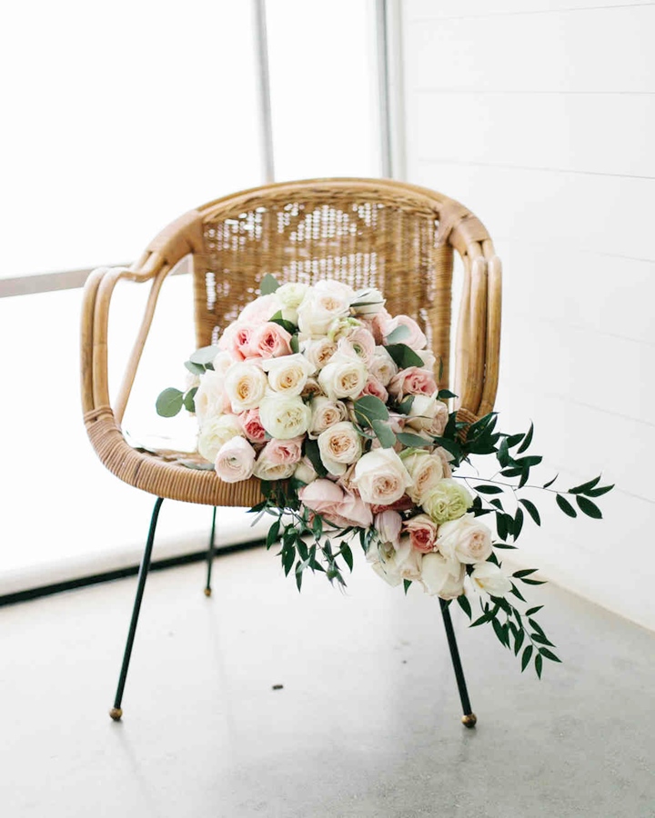 cameron-michael-wedding-bouquet-0025-6375429-0817_vert.jpg