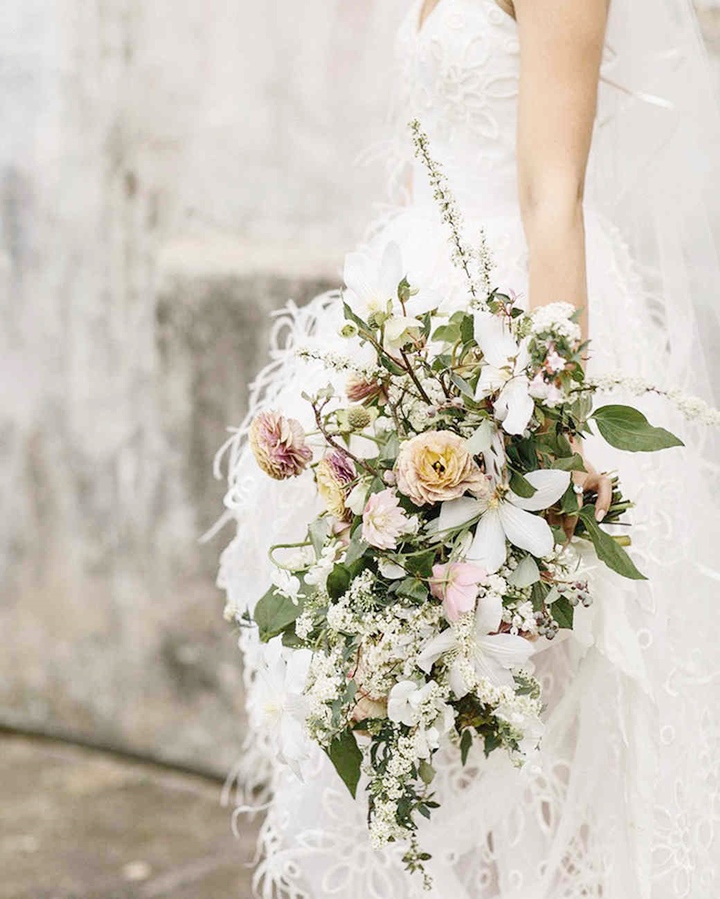 christine-benjamin-wedding-louisiana-bouquet-00302-102994033_vert.jpg