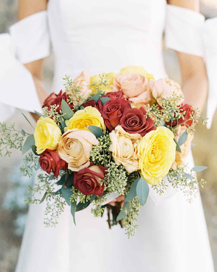 lisa-louis-wedding-bouquet-628-6373495-0817_vert.jpg
