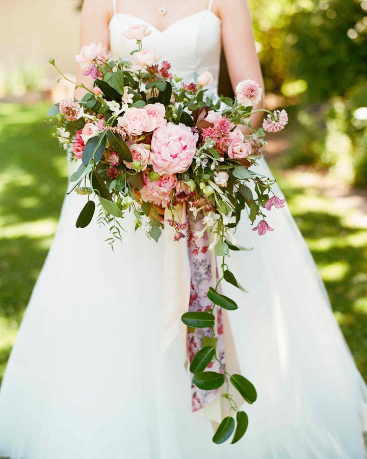 emer-cooper-wedding-wisconsin-bouquet-858310-6374234-0918_vert.jpg