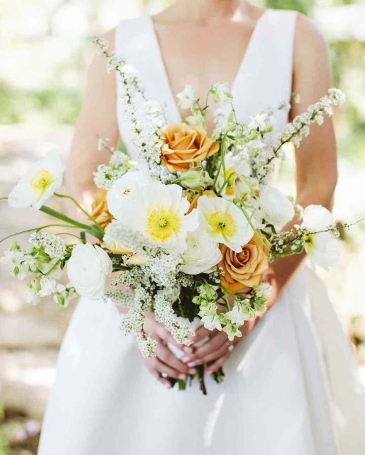 eliza-peter-wedding-bouquet-230-6431641-1217_vert.jpg