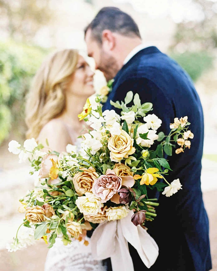 charla-jesse-wedding-bouquet-127-6481867-0318_vert.jpg