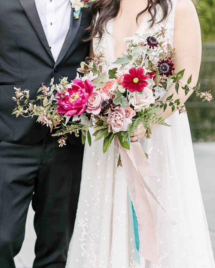 stephanie-tim-wedding-bouquet-0312-6463394-0118_2_vert.jpg