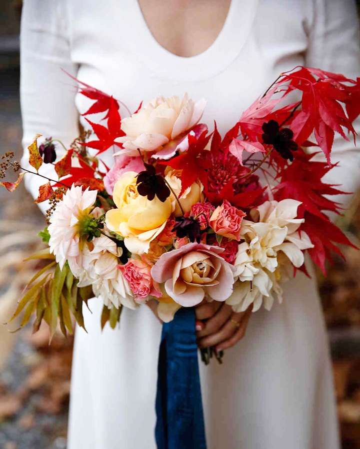 tory-jonathan-wedding-bouquet-594-6518627-0818_vert.jpg