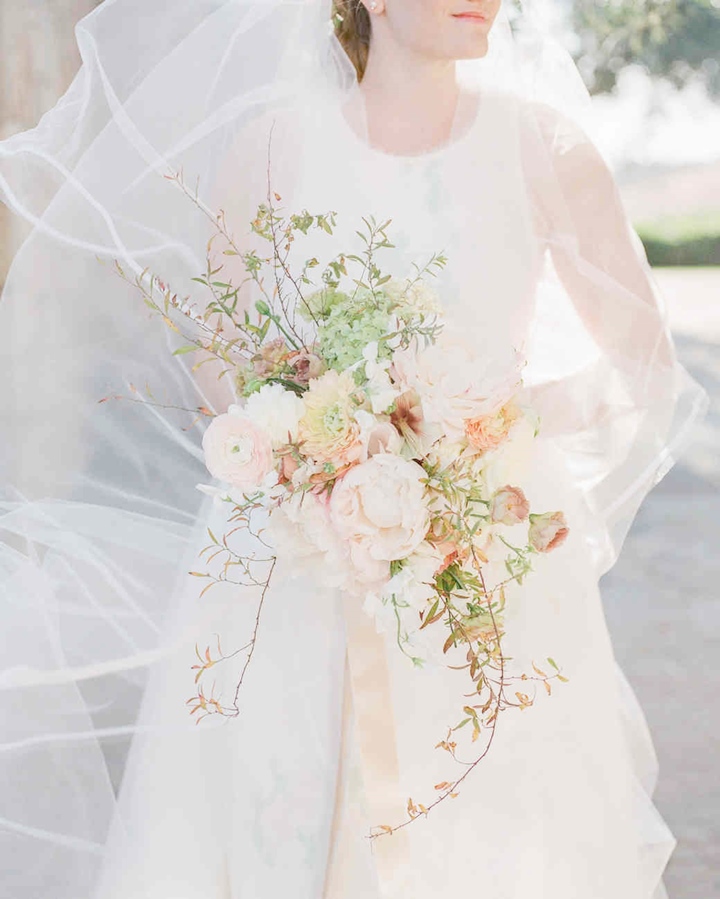 kathryn-ian-wedding-bouquet-0515b-6516705-1018_vert.jpg