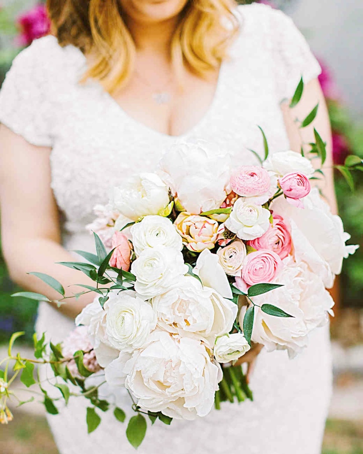 sara-ryan-wedding-philadelphia-bouquet-103292105_vert.jpg
