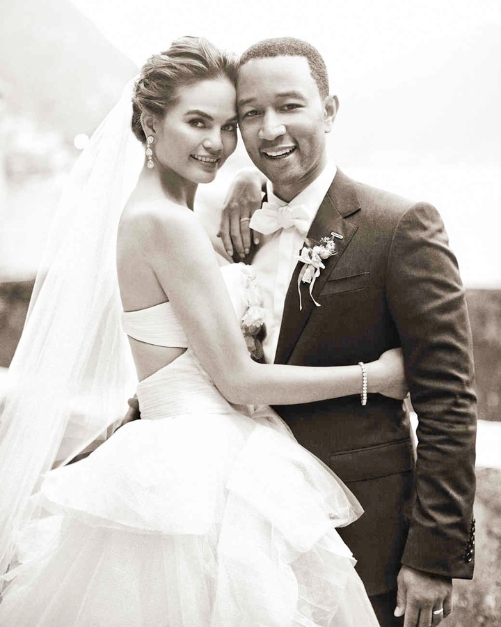 bride-groom-johnlegend-delesie0128-bw-mwds110843_vert.jpg