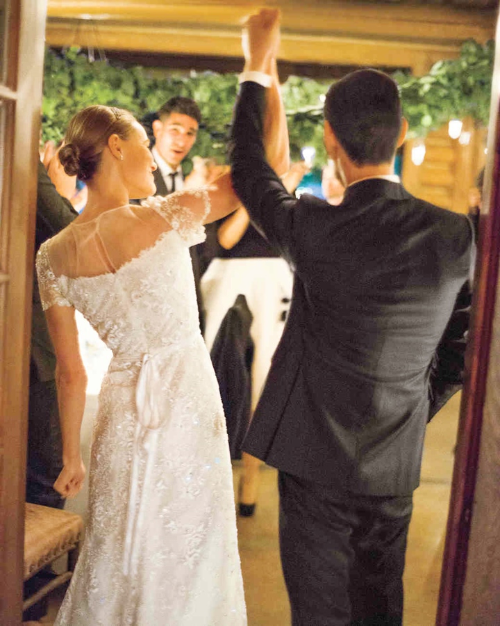 kate-michael-entrance-5d-1856-mwd110537_vert.jpg