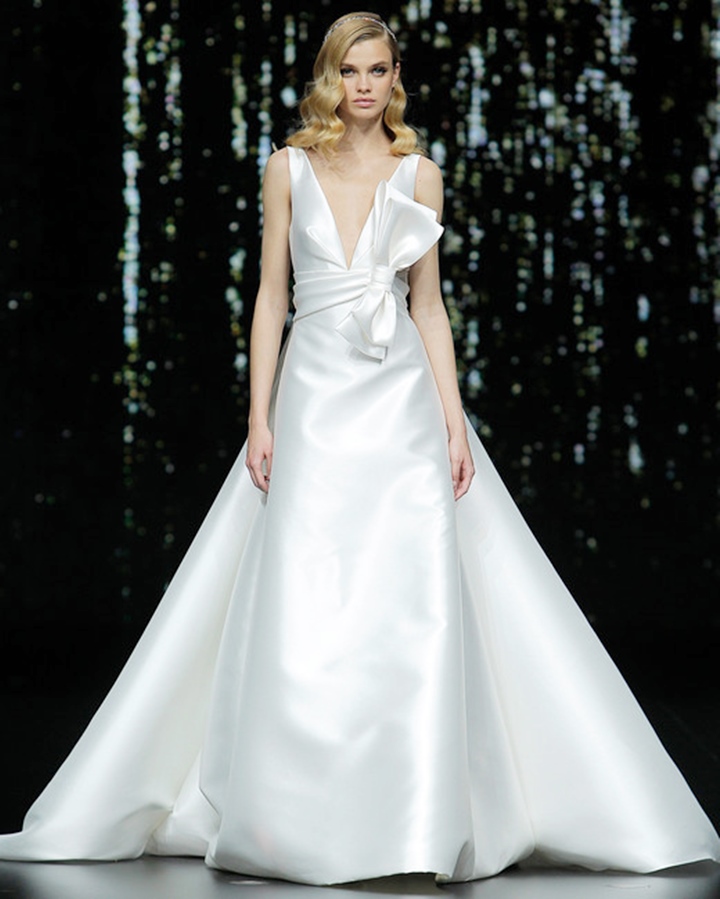 pronovias-wedding-dress-spring2020-37_vert.jpg