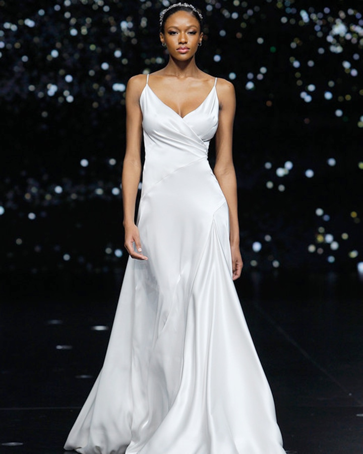 pronovias-wedding-dress-spring2020-14_vert.jpg
