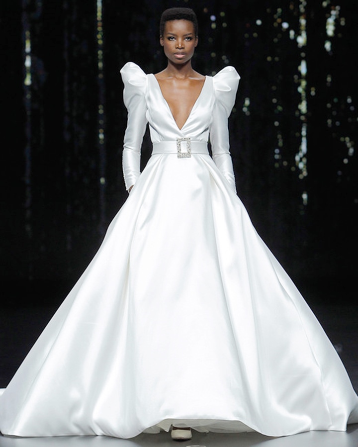 pronovias-wedding-dress-spring2020-38_vert.jpg