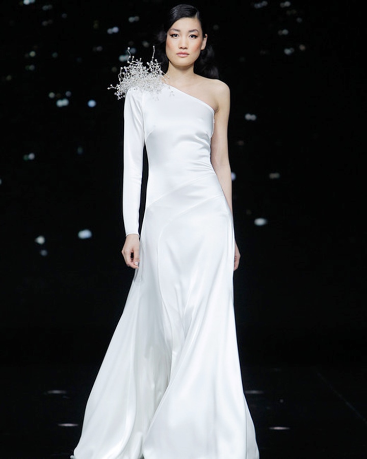 pronovias-wedding-dress-spring2020-12_vert.jpg