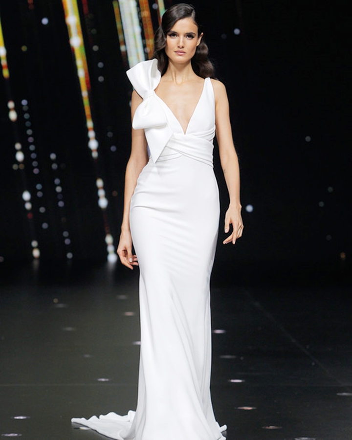 pronovias-wedding-dress-spring2020-03_vert.jpg