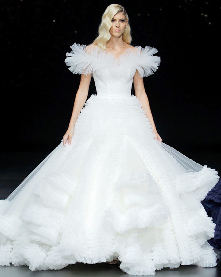 pronovias-wedding-dress-spring2020-41_vert.jpg