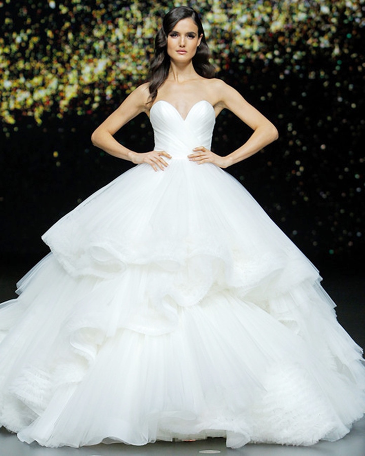 pronovias-wedding-dress-spring2020-40_vert.jpg