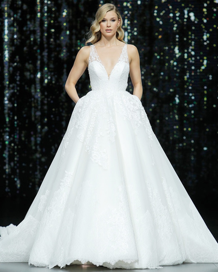 pronovias-wedding-dress-spring2020-39_vert.jpg