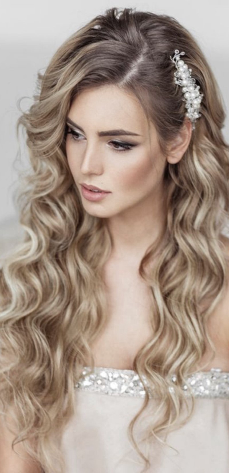 favorite-wedding-hairstyles-for-long-hair-soft-waves-elstile.jpg