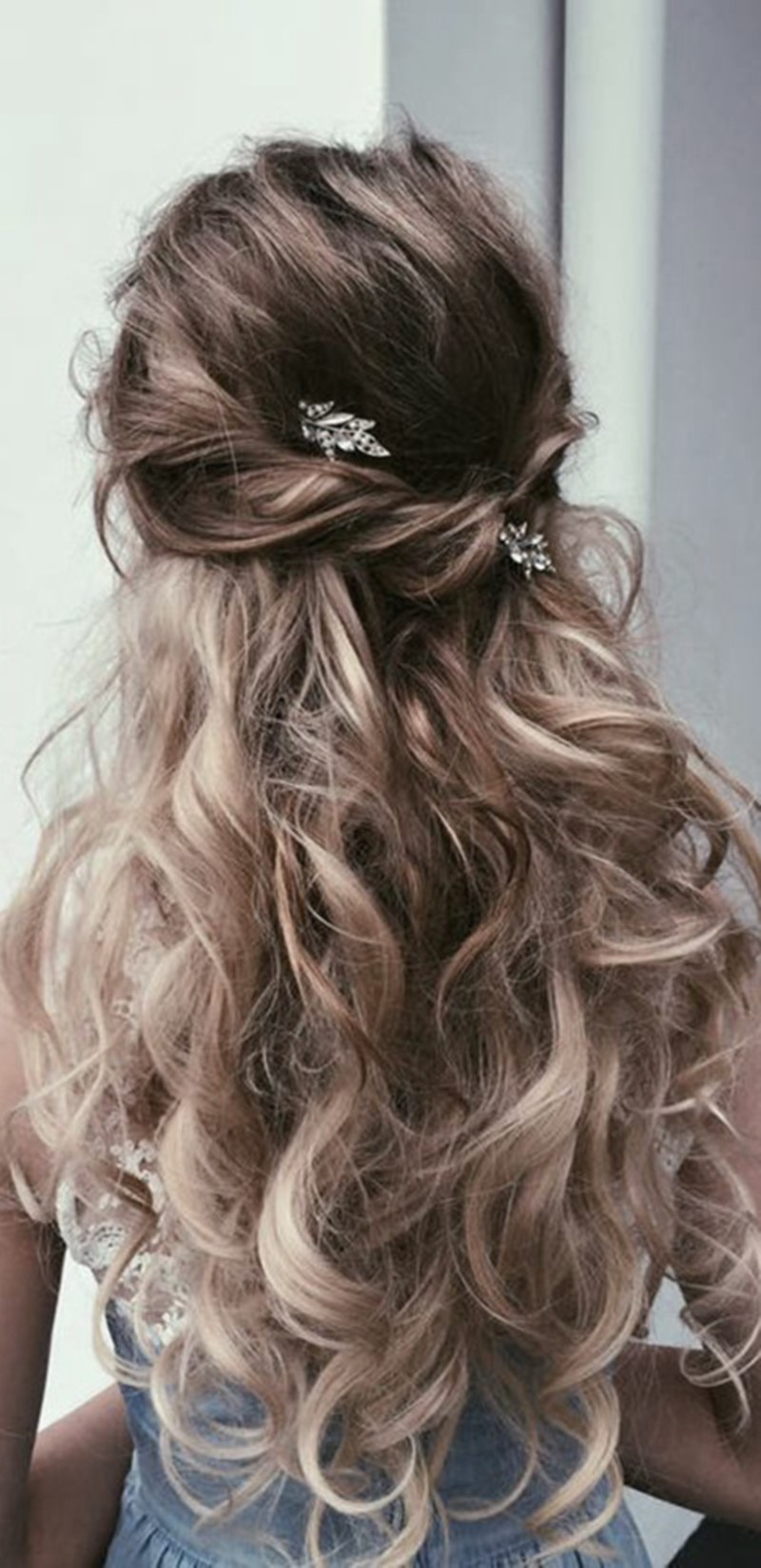 favorite-wedding-hairstyles-for-long-hair-twisted-hair-with-curls-aster.jpg