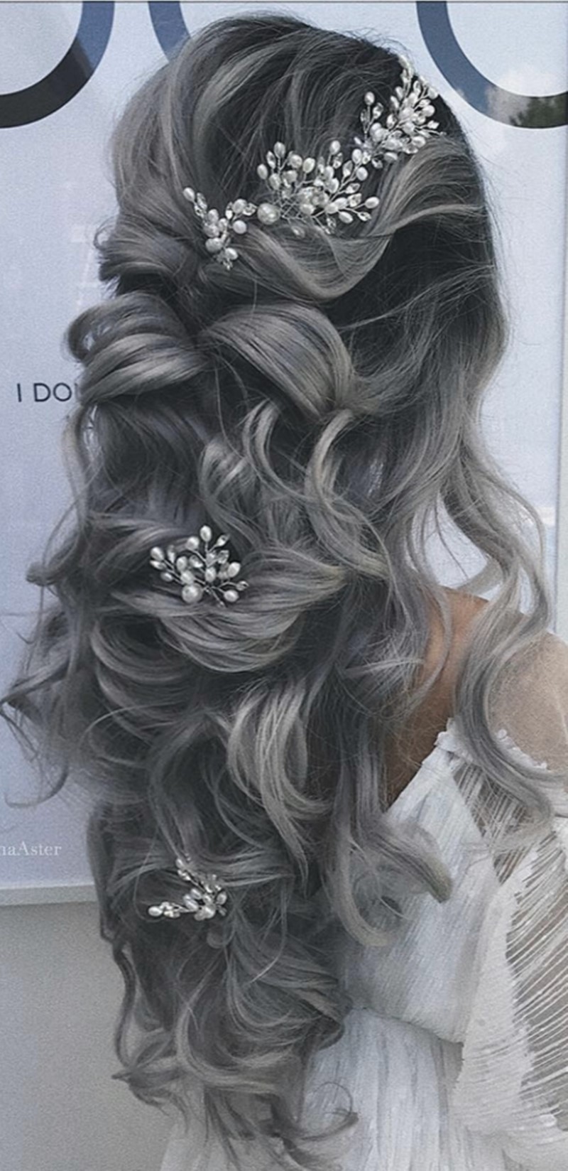 favorite-wedding-hairstyles-for-long-hair-half-up-half-down-with-accessories-aster.jpg