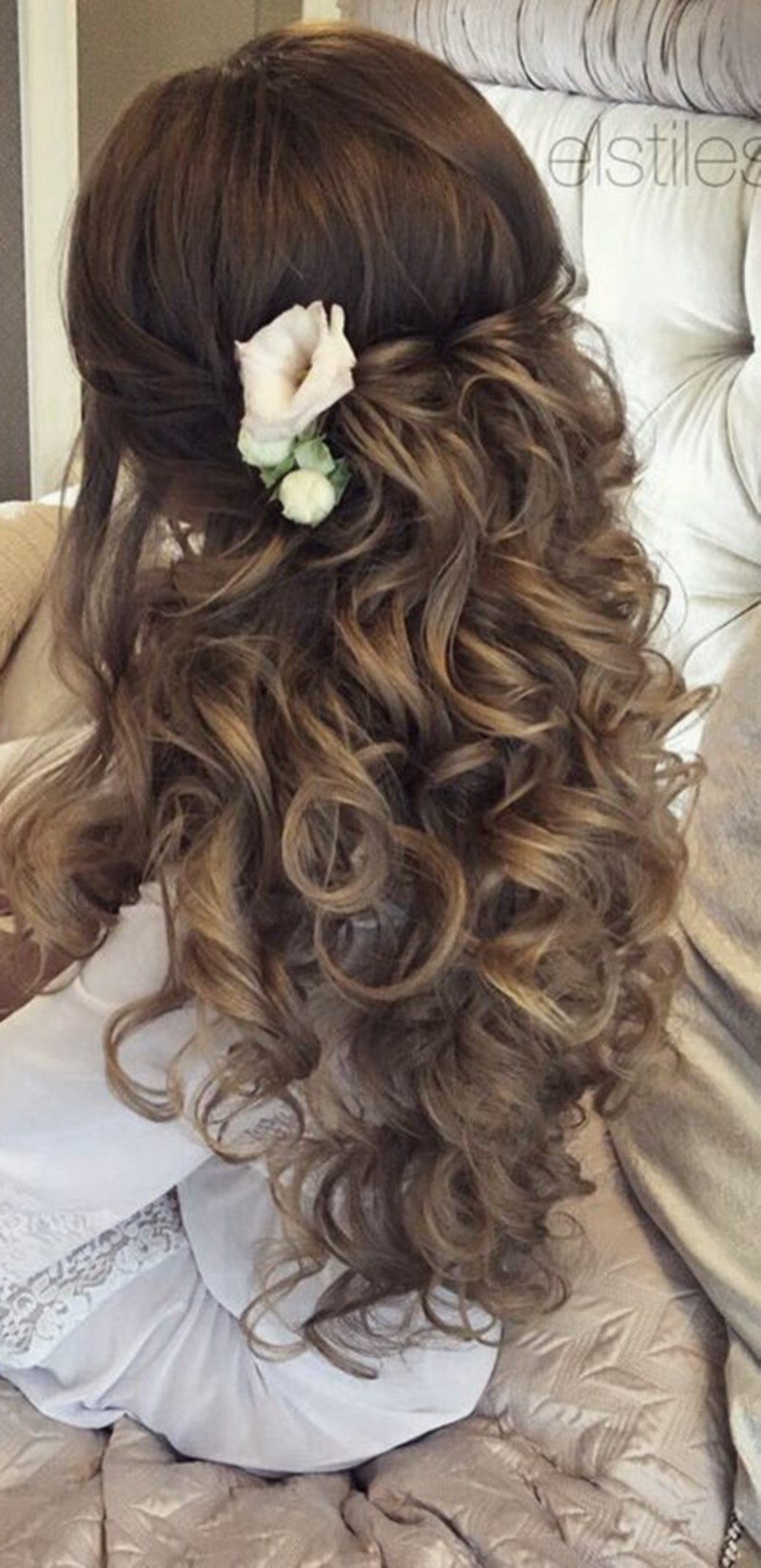 favorite-wedding-hairstyles-for-long-hair-soft-waves-with-gentle-flower-elstile-5.jpg
