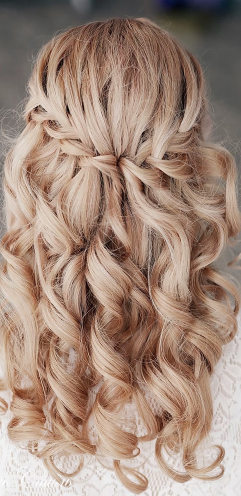 favorite-wedding-hairstyles-for-long-hair-braid-with-loose-curls-onelady.jpg