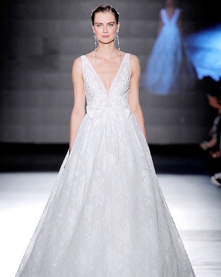 rosa-clara-dress-spring2019-24_vert.jpg