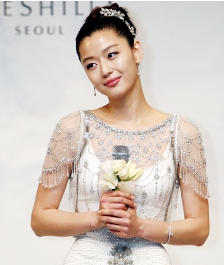 제니팩햄 전지현 기자회견.jpg