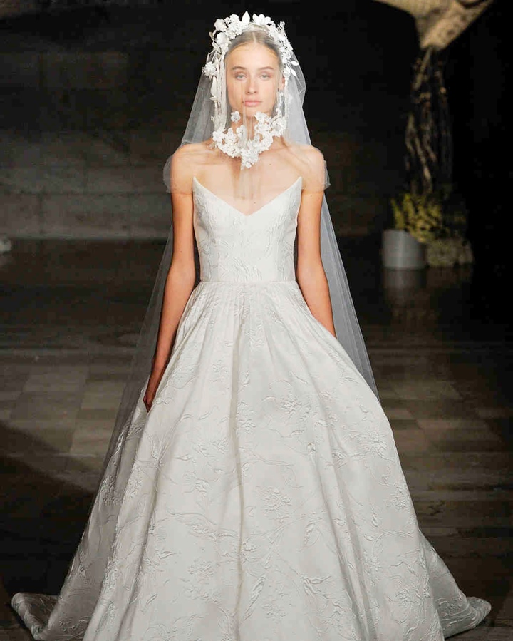 reem-acra-wedding-dress-fall2019-05_vert.jpg