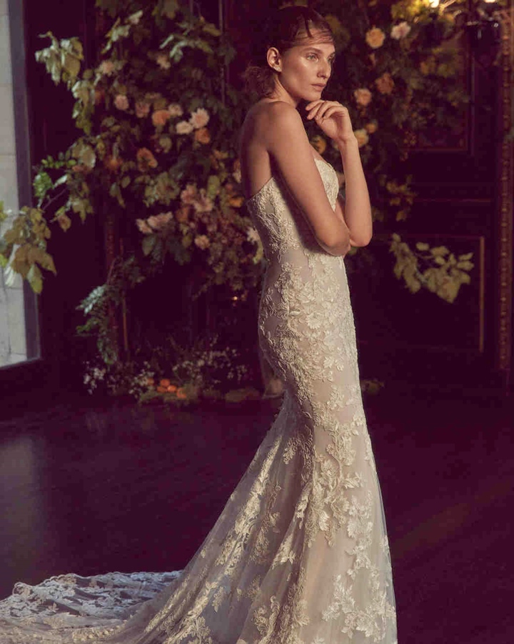 monique-lhuillier-bliss-wedding-dress-fall2019-02_vert.jpg
