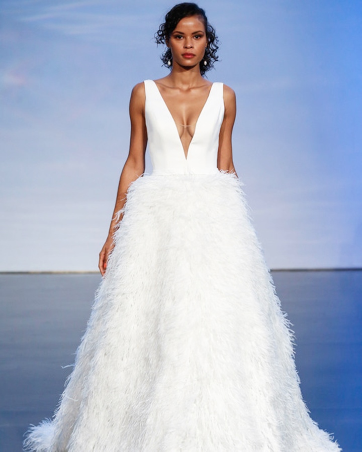 justin-alexander-wedding-dress-fall2019-07_vert.jpg
