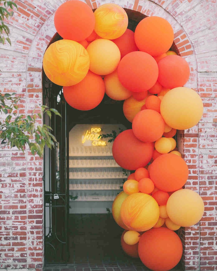 2019-wedding-trends-dennis-kwan-balloon-installations-1218_vert.jpg