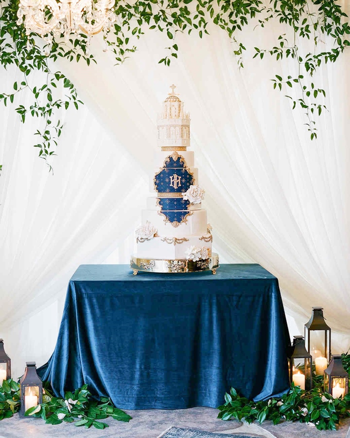 2019-wedding-trends-kt-merry-statement-cakes-1218_vert.jpg
